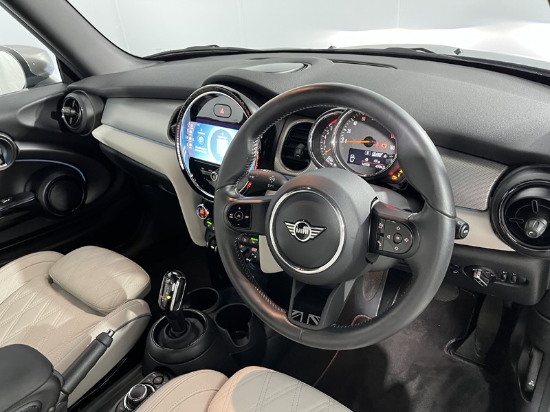 2022 (72) MINI HATCHBACK 1.5 Cooper Exclusive 3dr Auto 5511366