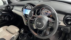 2022 (72) MINI HATCHBACK 1.5 Cooper Exclusive 3dr Auto 5511366
