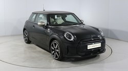 2022 (72) MINI HATCHBACK 1.5 Cooper Exclusive 3dr Auto 5511361