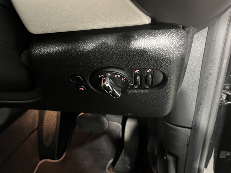 2022 (72) MINI HATCHBACK 1.5 Cooper Exclusive 3dr Auto 5511379