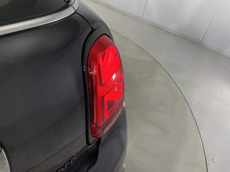 2022 (72) MINI HATCHBACK 1.5 Cooper Exclusive 3dr Auto 5511397