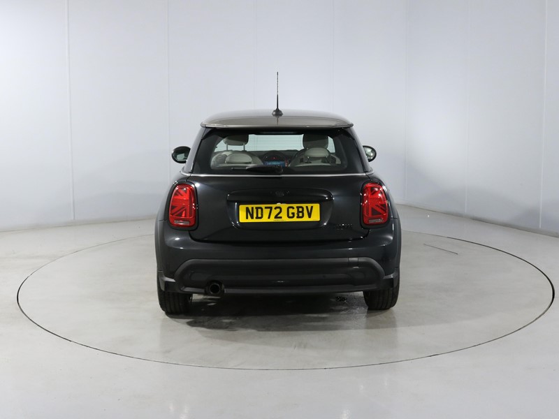 2022 (72) MINI HATCHBACK 1.5 Cooper Exclusive 3dr Auto 5511375