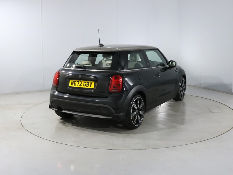 2022 (72) MINI HATCHBACK 1.5 Cooper Exclusive 3dr Auto 5511399