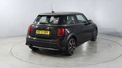 2022 (72) MINI HATCHBACK 1.5 Cooper Exclusive 3dr Auto 5511399