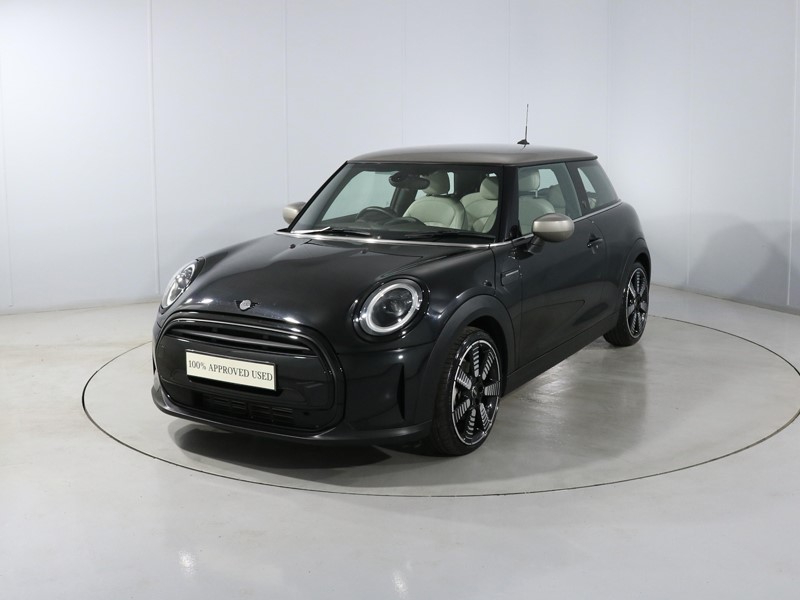 2022 (72) MINI HATCHBACK 1.5 Cooper Exclusive 3dr Auto 5511398