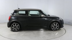 2022 (72) MINI HATCHBACK 1.5 Cooper Exclusive 3dr Auto 5511363