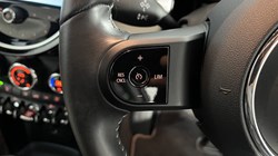 2022 (72) MINI HATCHBACK 1.5 Cooper Exclusive 3dr Auto 5511381