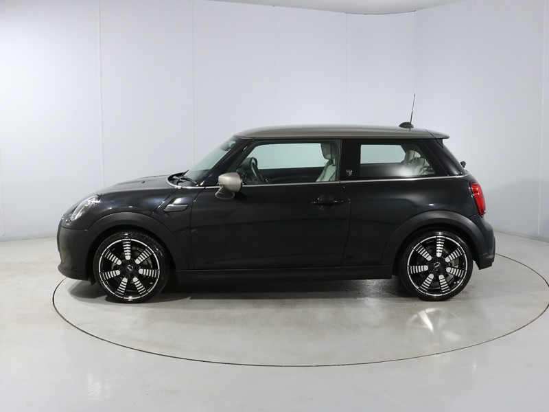 2022 (72) MINI HATCHBACK 1.5 Cooper Exclusive 3dr Auto 5511400