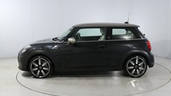 2022 (72) MINI HATCHBACK 1.5 Cooper Exclusive 3dr Auto 5511400
