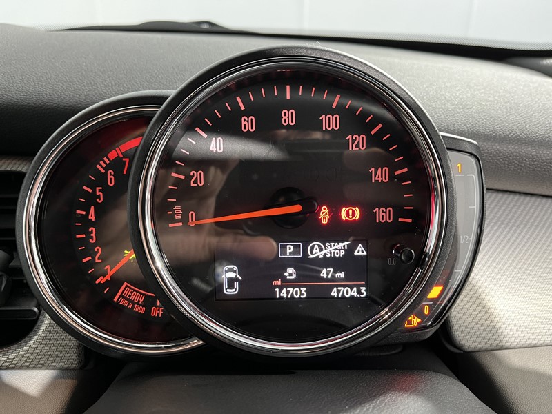 2022 (72) MINI HATCHBACK 1.5 Cooper Exclusive 3dr Auto 5511369