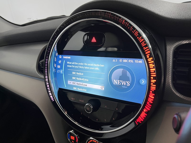 2022 (72) MINI HATCHBACK 1.5 Cooper Exclusive 3dr Auto 5511385