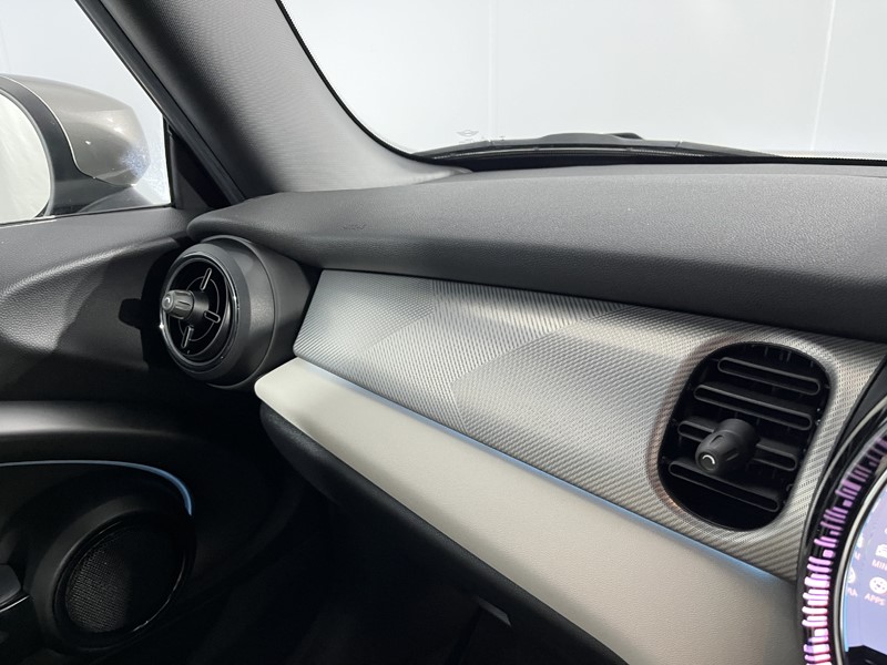 2022 (72) MINI HATCHBACK 1.5 Cooper Exclusive 3dr Auto 5511384