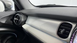2022 (72) MINI HATCHBACK 1.5 Cooper Exclusive 3dr Auto 5511384