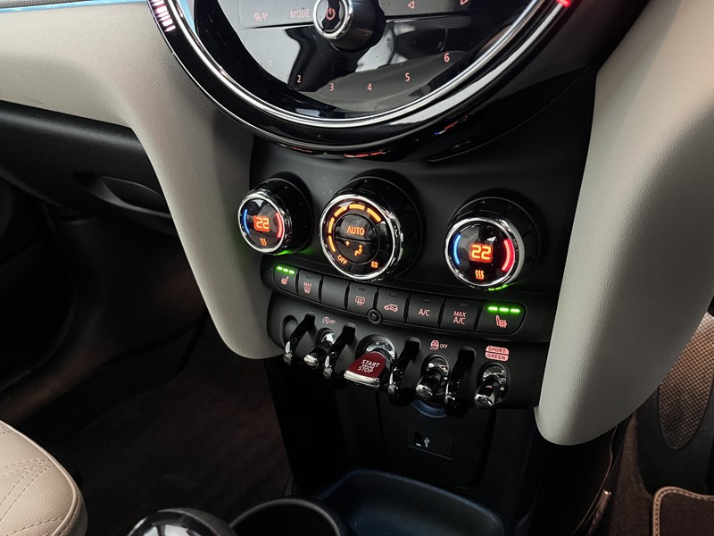 2022 (72) MINI HATCHBACK 1.5 Cooper Exclusive 3dr Auto 5511388