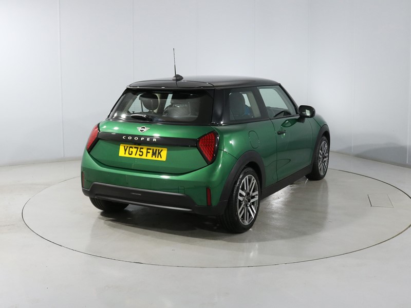 2025 (75) MINI COOPER 1.5 C Classic 3dr Auto 5492659