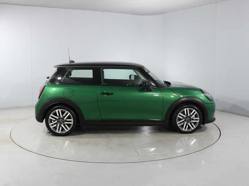 2025 (75) MINI COOPER 1.5 C Classic 3dr Auto 5492624