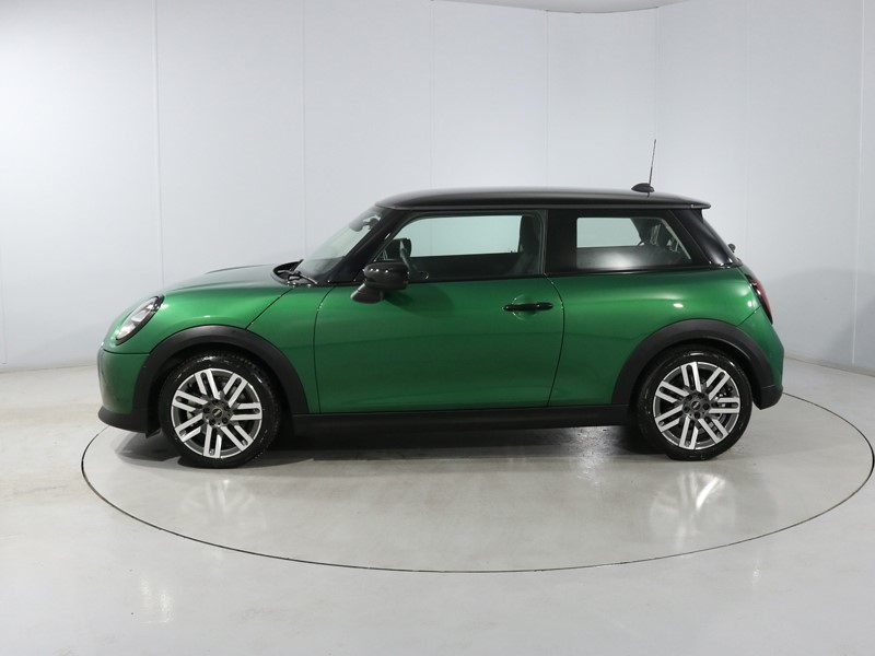 2025 (75) MINI COOPER 1.5 C Classic 3dr Auto 5492660