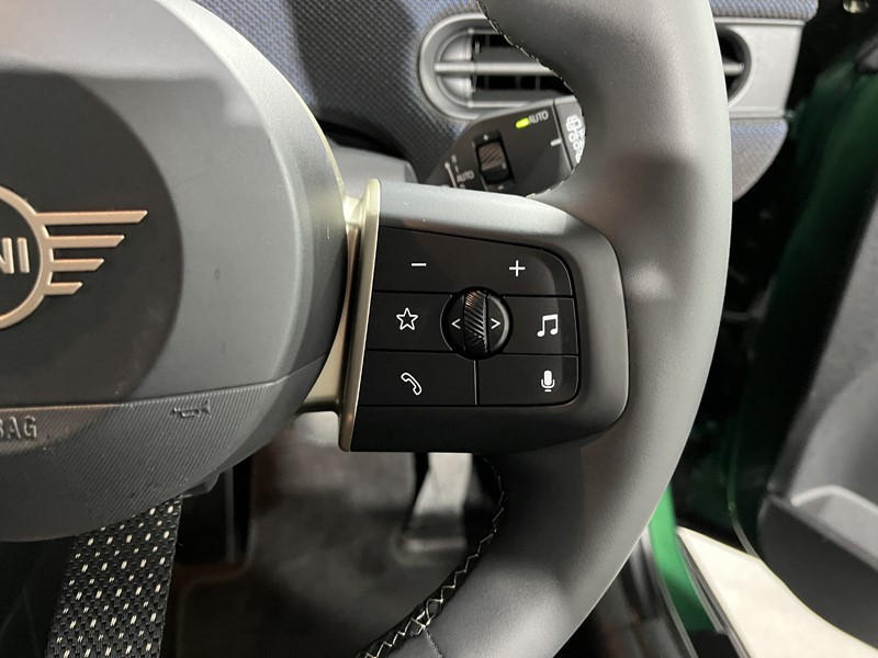 2025 (75) MINI COOPER 1.5 C Classic 3dr Auto 5492644