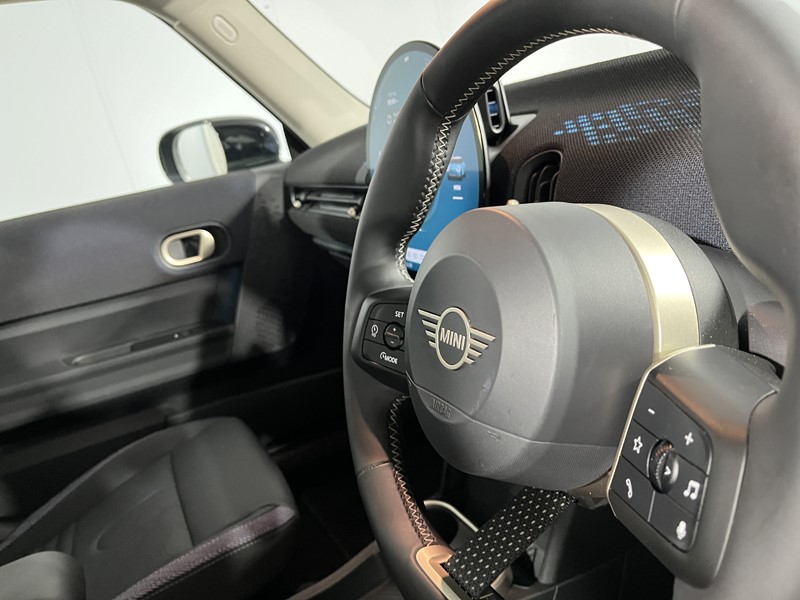 2025 (75) MINI COOPER 1.5 C Classic 3dr Auto 5492642