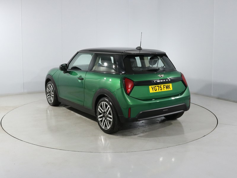 2025 (75) MINI COOPER 1.5 C Classic 3dr Auto 5492623