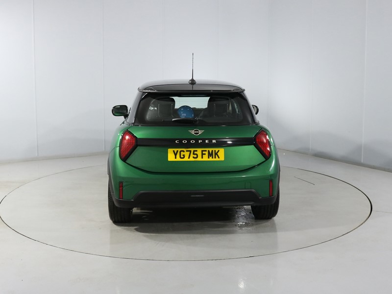 2025 (75) MINI COOPER 1.5 C Classic 3dr Auto 5492636