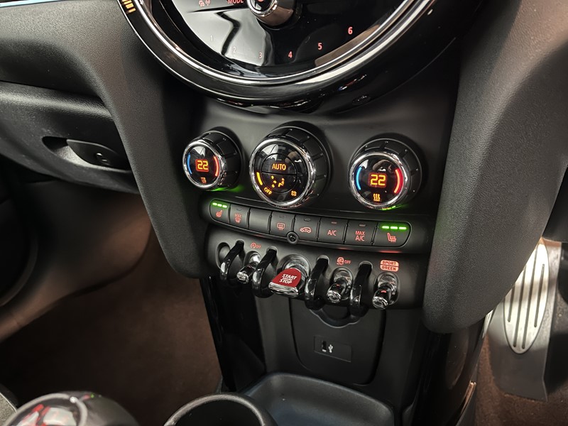 2022 (22) MINI CONVERTIBLE 1.5 Cooper Sport 2dr 5561543