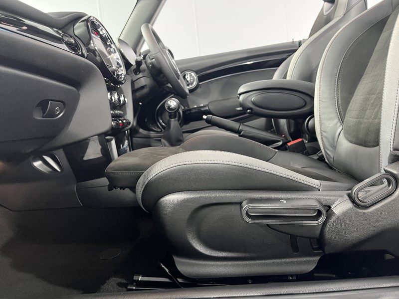 2022 (22) MINI CONVERTIBLE 1.5 Cooper Sport 2dr 5561547