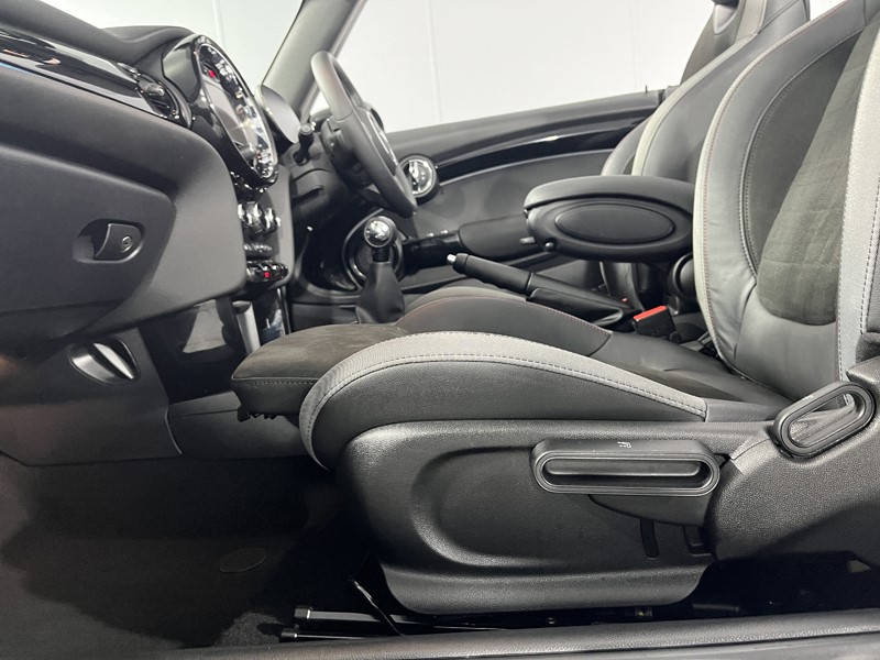 2022 (22) MINI CONVERTIBLE 1.5 Cooper Sport 2dr 5564820