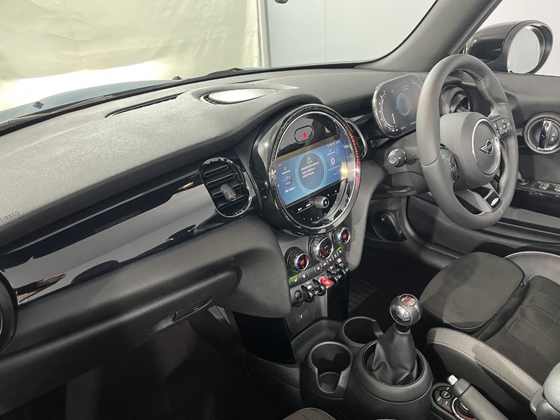 2022 (22) MINI CONVERTIBLE 1.5 Cooper Sport 2dr 5561521