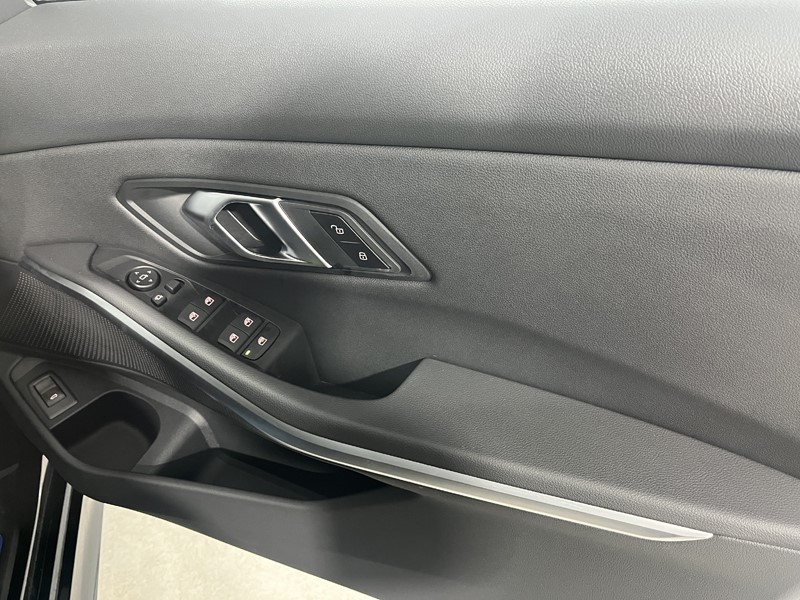 2026 (26) BMW 3 SERIES 320i M Sport 5dr Step Auto 5853500