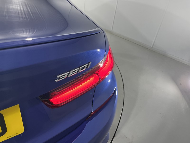 2021 (21) BMW 3 SERIES 320i xDrive M Sport 4dr Step Auto 5706232