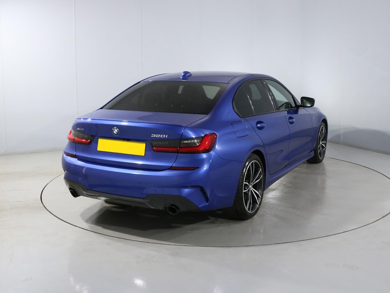 2021 (21) BMW 3 SERIES 320i xDrive M Sport 4dr Step Auto 5588576