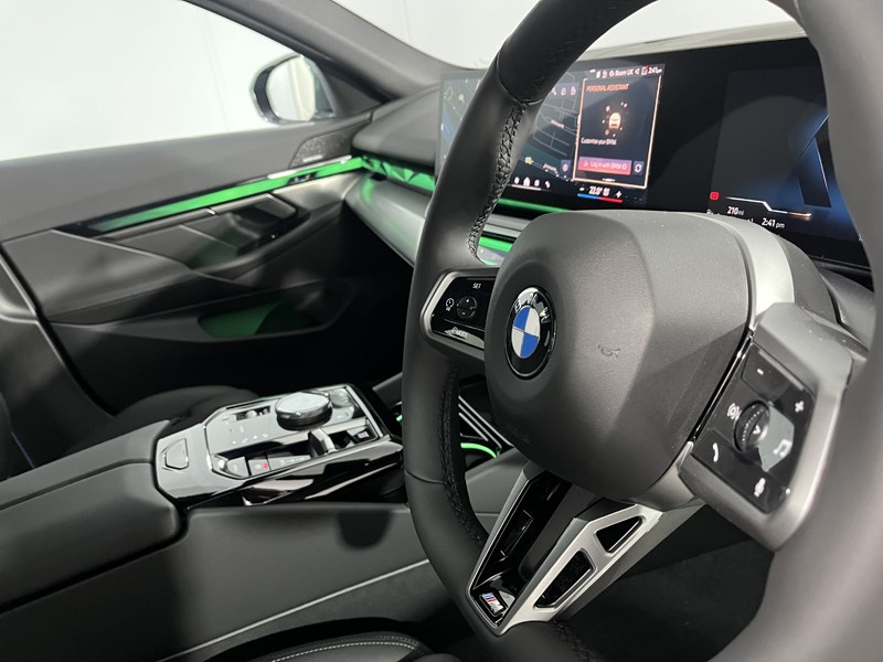 2025 (75) BMW 5 SERIES 520i M Sport Pro 4dr Auto 5677543