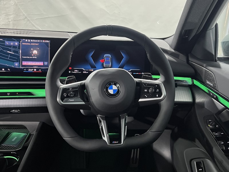 2025 (75) BMW 5 SERIES 520i M Sport Pro 4dr Auto 5677526