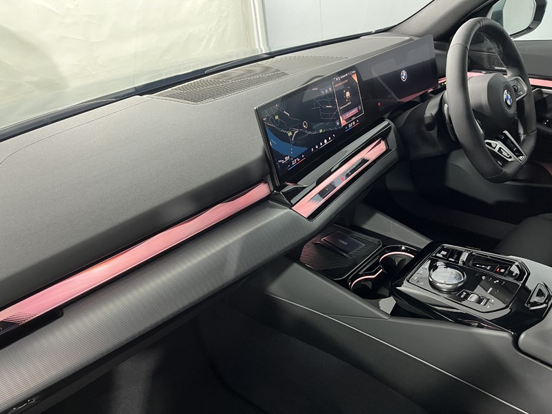 2025 (75) BMW 5 SERIES 520i M Sport Pro 4dr Auto 5677528
