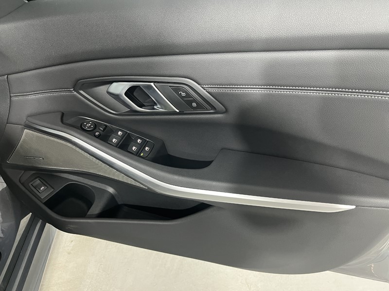 2026 (26) BMW 3 SERIES 320i M Sport 5dr Step Auto 5852732