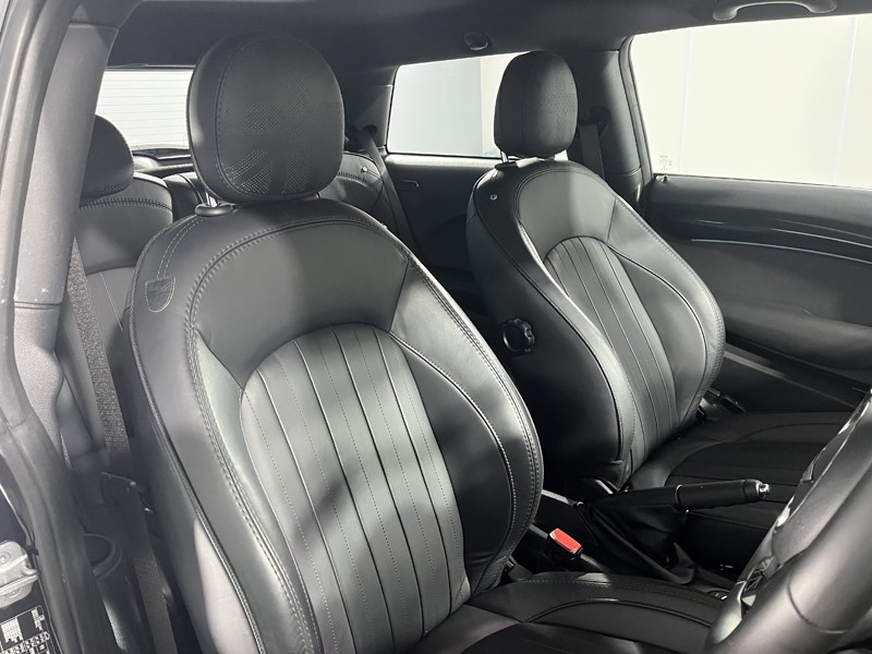 2021 (71) MINI HATCHBACK 1.5 Cooper Exclusive 3dr Auto 5567345