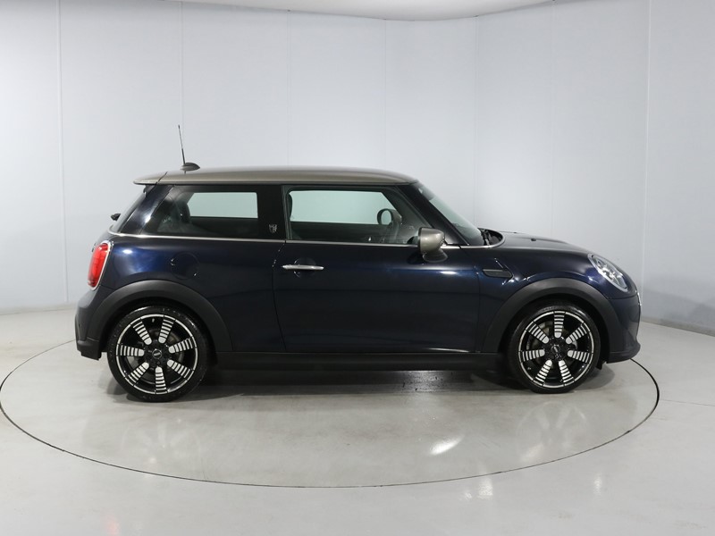 2021 (71) MINI HATCHBACK 1.5 Cooper Exclusive 3dr Auto 5567337