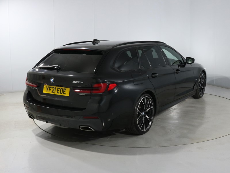 2021 (21) BMW 5 SERIES 520d MHT M Sport 5dr Step Auto 5605716
