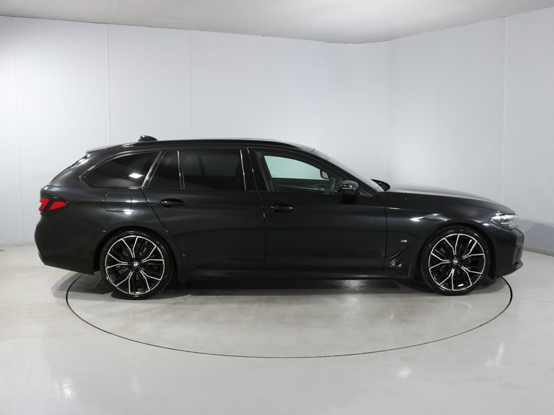 2021 (21) BMW 5 SERIES 520d MHT M Sport 5dr Step Auto 5605671