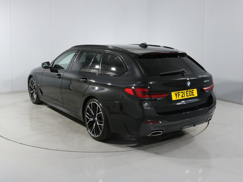 2021 (21) BMW 5 SERIES 520d MHT M Sport 5dr Step Auto 5605670