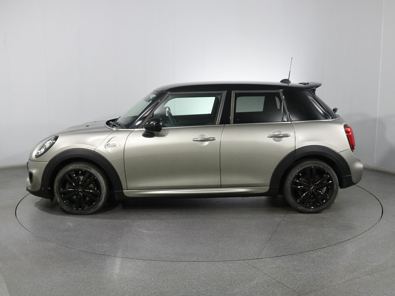 2019 (19) MINI HATCHBACK 2.0 Cooper S Sport II 5dr Auto [Comfort/Nav Pack] 5586195