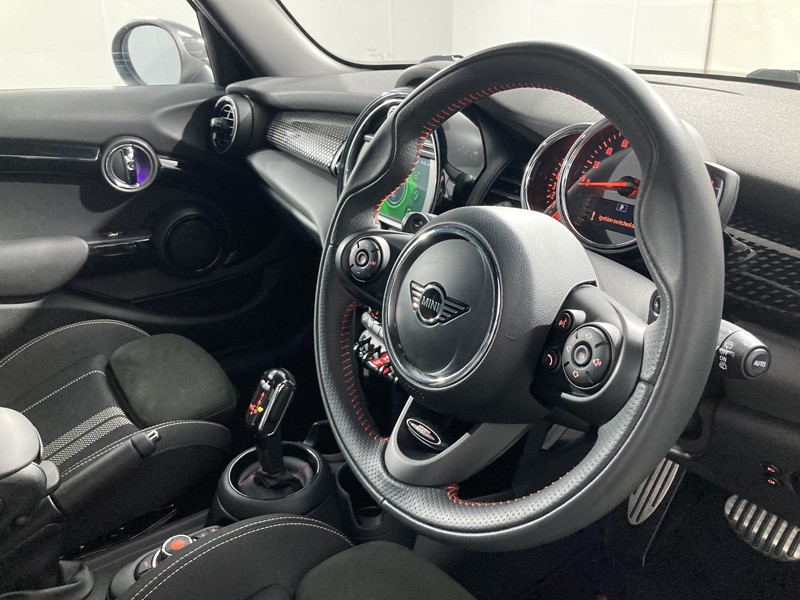 2019 (19) MINI HATCHBACK 2.0 Cooper S Sport II 5dr Auto [Comfort/Nav Pack] 5586155