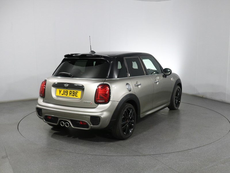2019 (19) MINI HATCHBACK 2.0 Cooper S Sport II 5dr Auto [Comfort/Nav Pack] 5586194