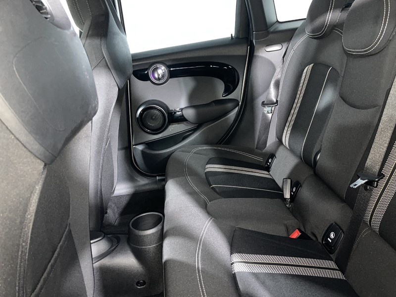 2019 (19) MINI HATCHBACK 2.0 Cooper S Sport II 5dr Auto [Comfort/Nav Pack] 5586185