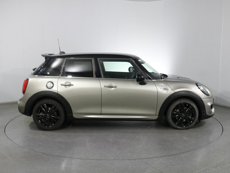2019 (19) MINI HATCHBACK 2.0 Cooper S Sport II 5dr Auto [Comfort/Nav Pack] 5586152