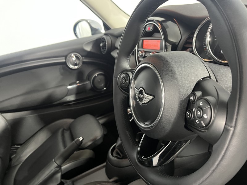 2017 (17) MINI HATCHBACK 1.2 One 3dr Auto 5601572