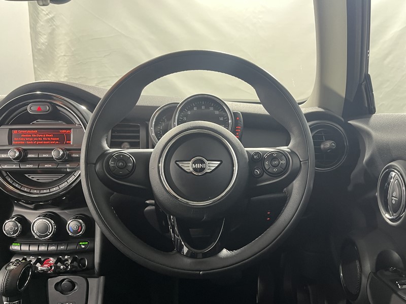 2017 (17) MINI HATCHBACK 1.2 One 3dr Auto 5601558