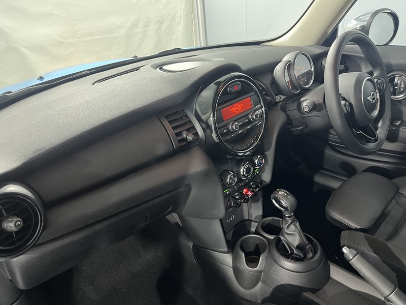 2017 (17) MINI HATCHBACK 1.2 One 3dr Auto 5601583