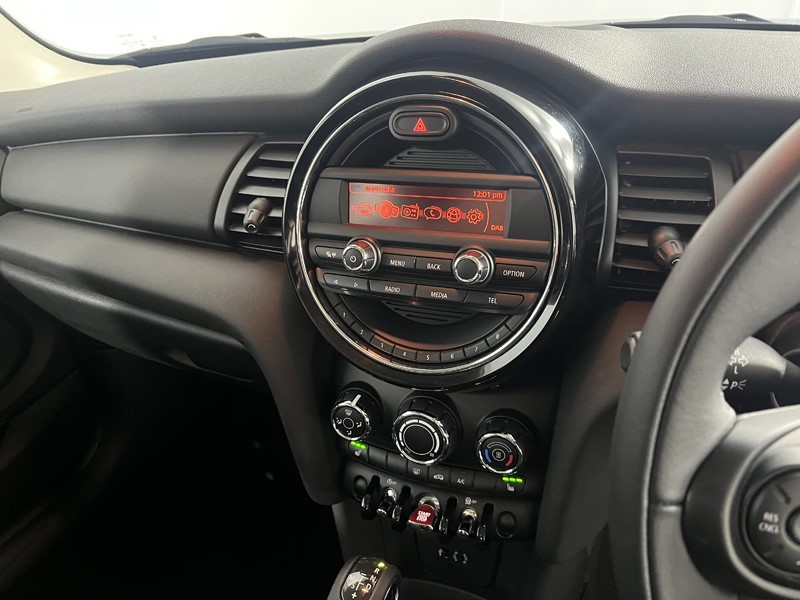 2017 (17) MINI HATCHBACK 1.2 One 3dr Auto 5601560